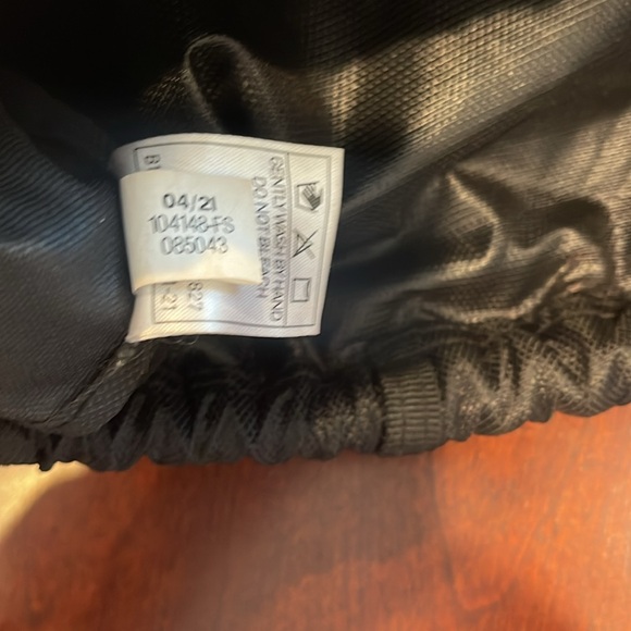B26047 Adidas gym bag black and gold three stripe - Picture 5 of 7